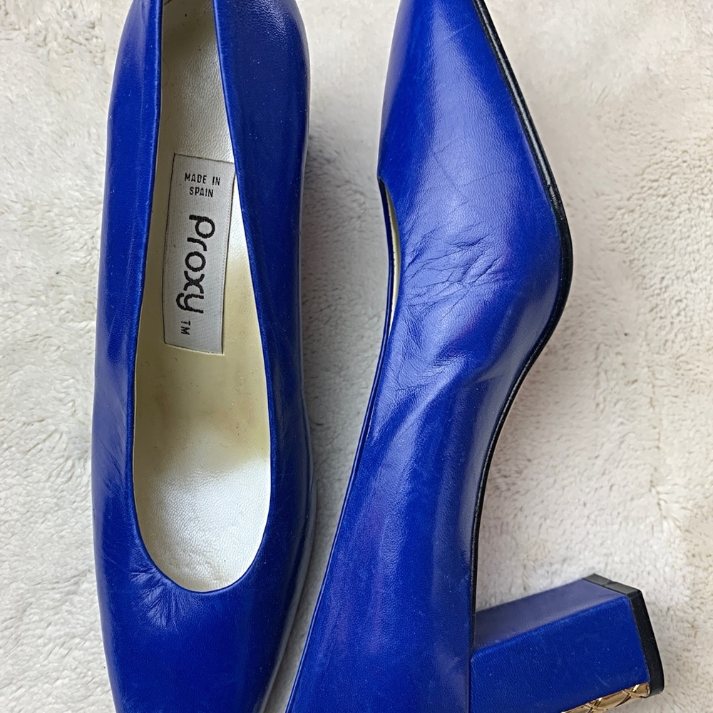 PO Royal blue kid leather pumps with embellished heel. - Picture 3 of 3